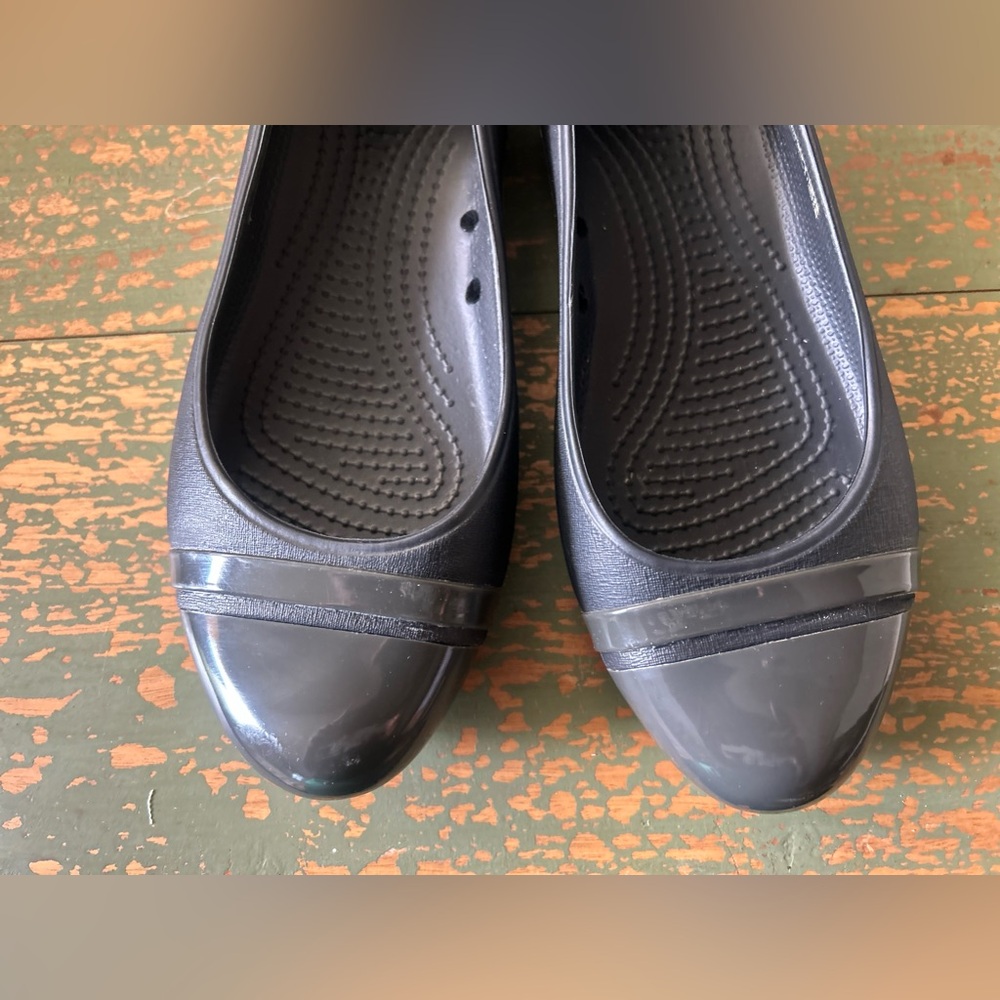 CROCS Women’s flat Shoes / Dark gray / Size 6 - Picture 2 of 4